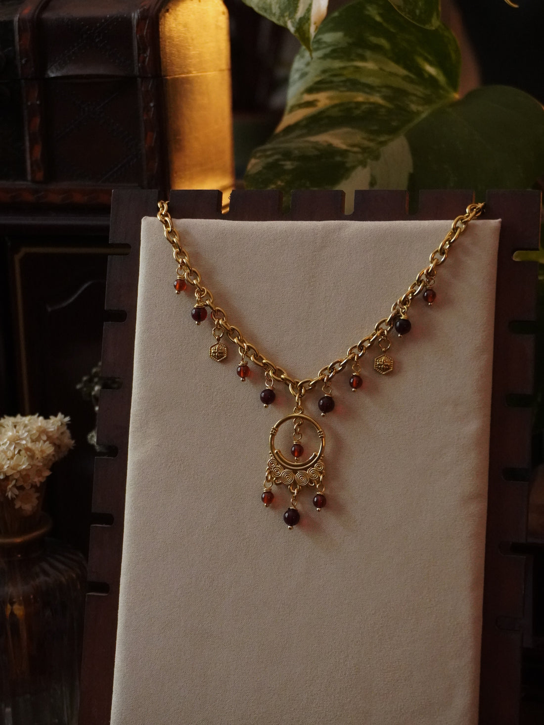 Collier « Babylonia » • Doré • Grenat