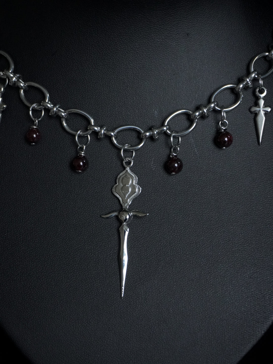 Bloody Reign 🩸 • Collier « Sylvanas »• Grenat • Silver