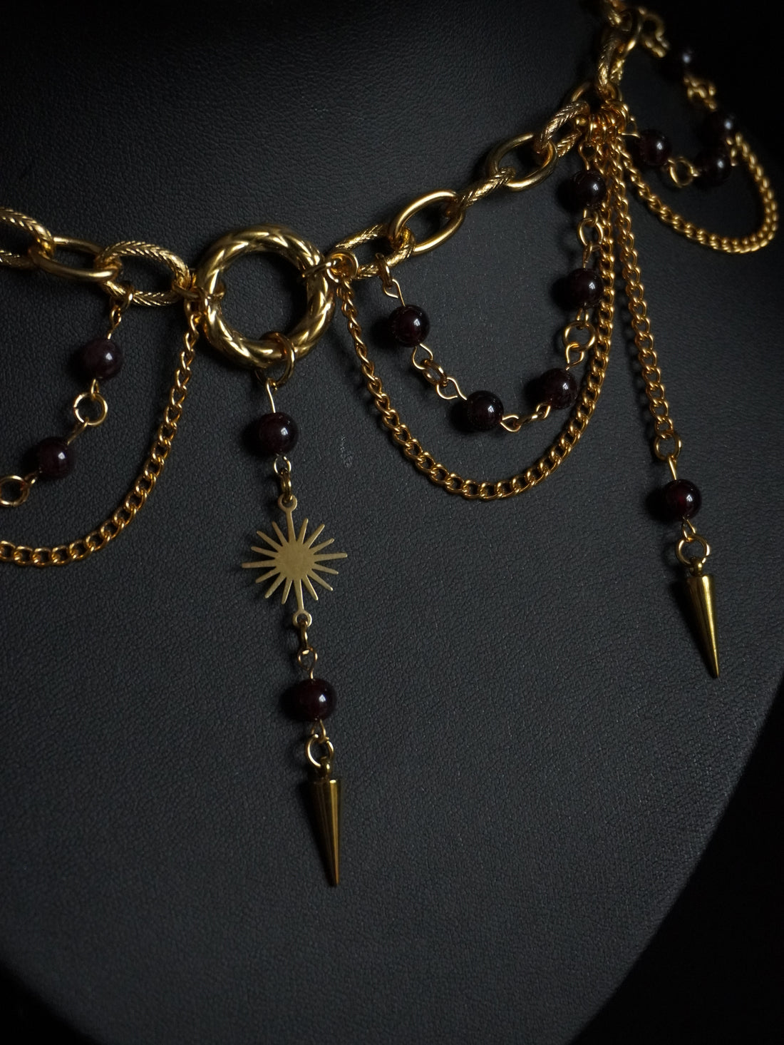 Collier « Andromeda » 🪐🌌 • Grenat rouge • Gold